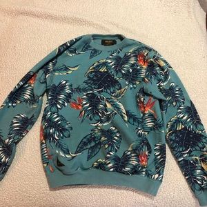 10 Deep floral sweater